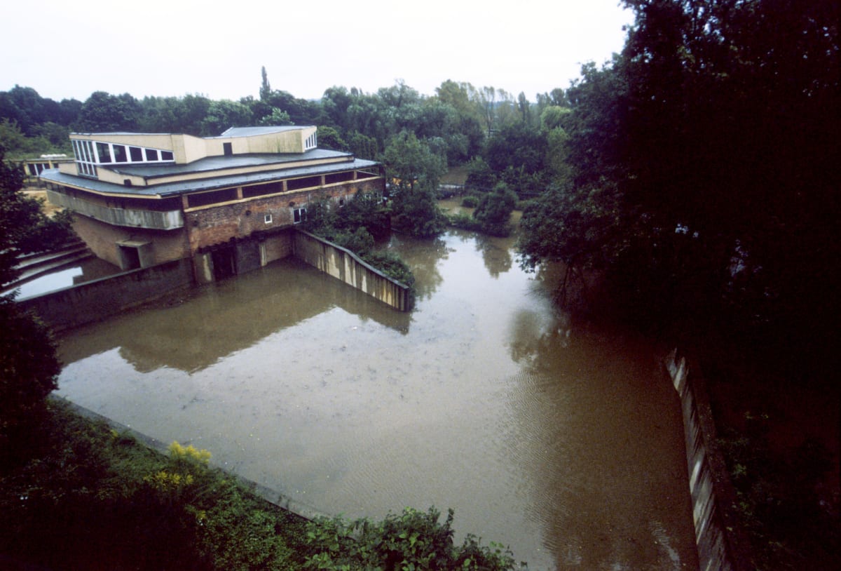 Povodeň z roku 2002 zasáhla pražskou zoo silně