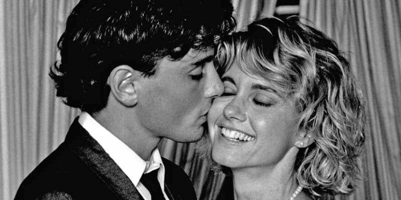 Olivia Newtonová-Johnová na svatbě s Mattem Lattanzim (1984)