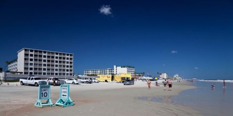 Daytona Beach je oblíbeným turistickým cílem