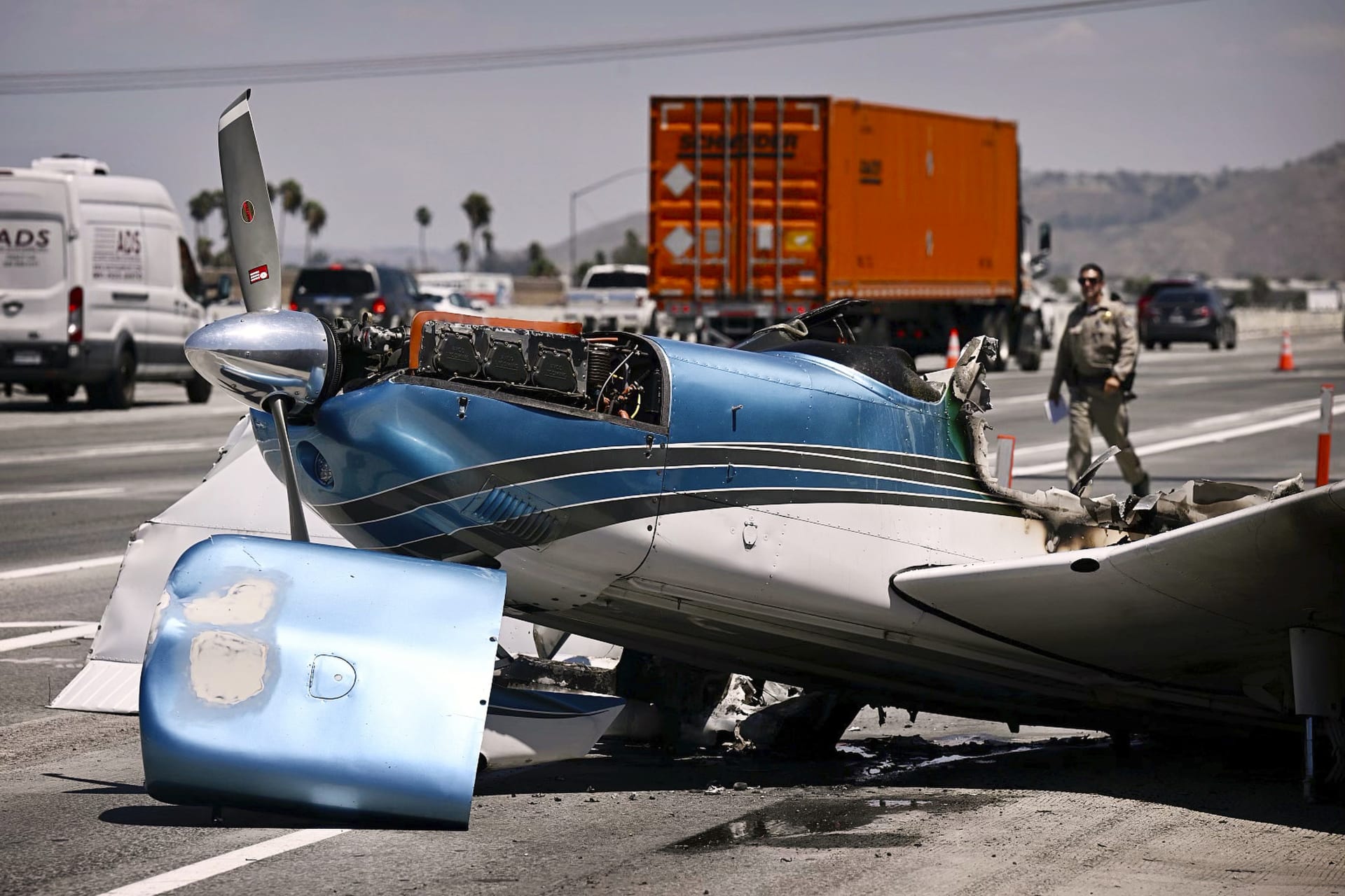 Pilot Andrew Cho přistál s letadlem na kalifornské dálnici. 