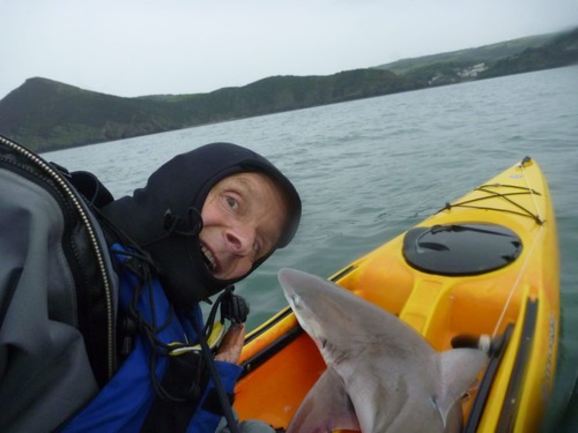 Rupert Kirkwood na palubě svého kajaku v roce 2011 „uvítal“ i malého žraloka