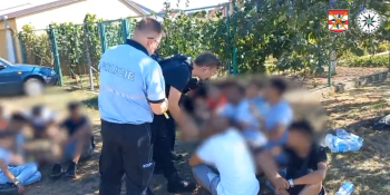Denně policisté na hranicích Česka zadrží sto ilegálních migrantů. Jak plánují zakročit?