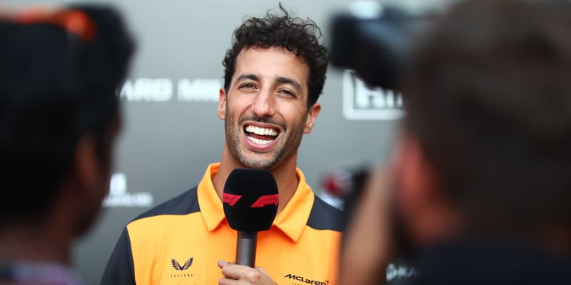 Dlouholetému pilotovi formule 1 Danielu Ricciardovi úsměv z tváře prakticky nemizí. Dění posledních dní ho ale zřejmě donutilo udělat výjimku. 