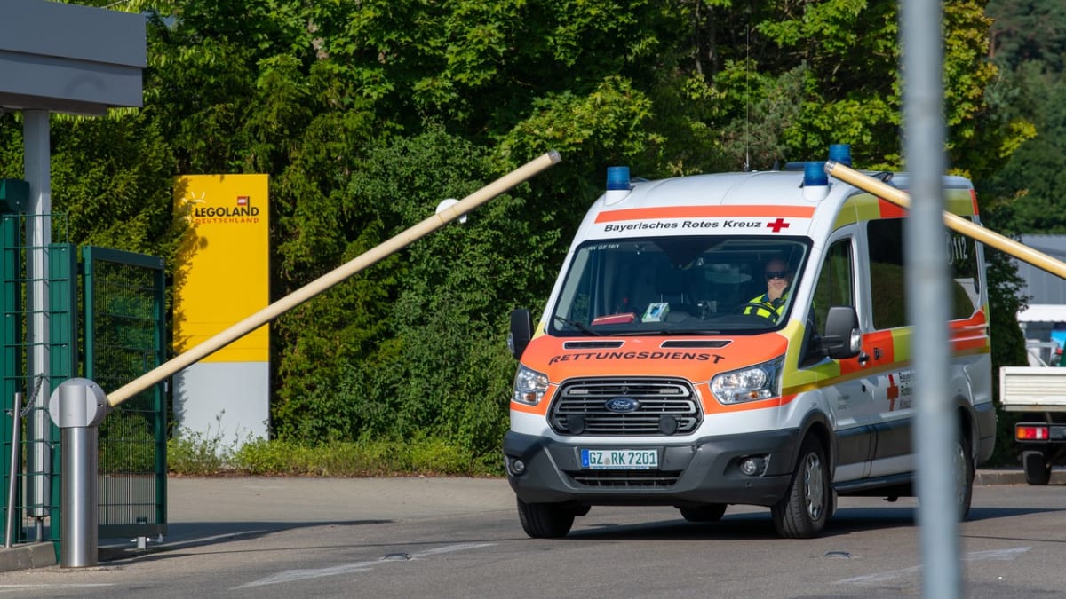V bavorském Legolandu se ve čtvrtek srazily dvě soupravy horské dráhy, při nehodě utrpělo zranění nejméně 34 lidí.