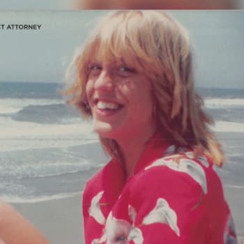 Patnáctiletá Karen zemřela po brutálním útoku v září 1982 v Kalifornii.
