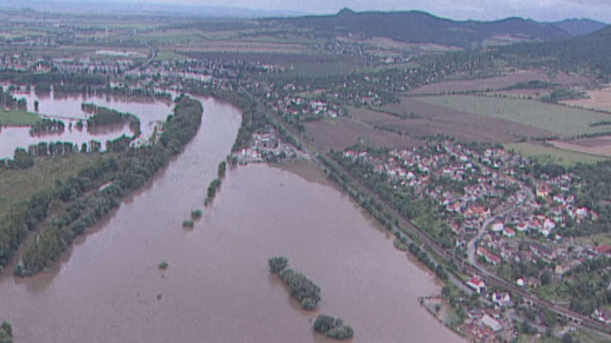 Před 20 lety se Českem prohnaly jedny z nejničivějších povodní. Na likvidaci následků řádění živlu se podíleli i hasiči z Proboštova.