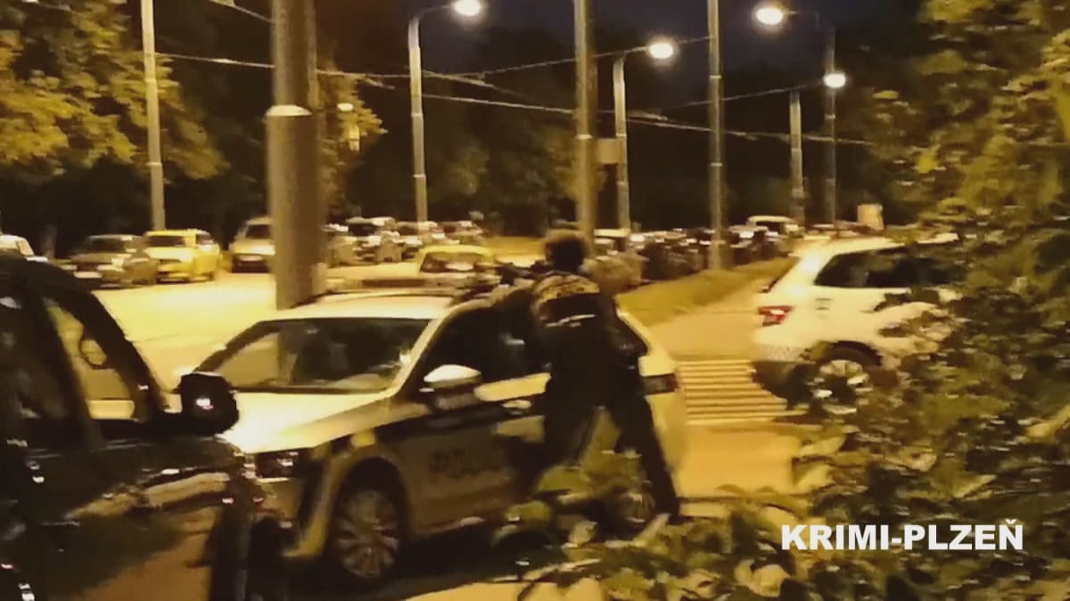 Desítky policistů zneškodnily opilého střelce 