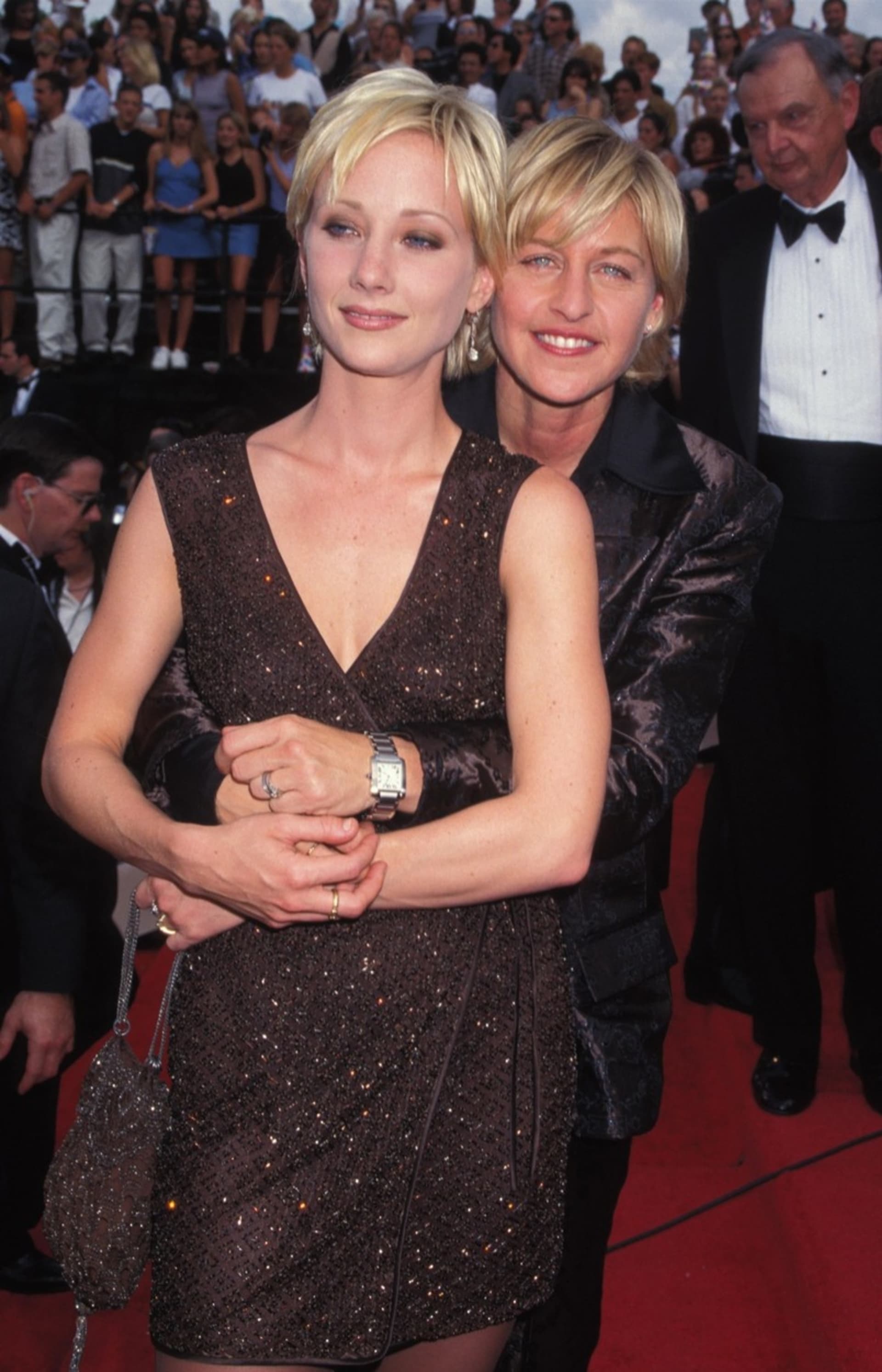 V letech 1997 až 2000 žila Anne Hecheová se svojí hereckou kolegyní a moderátorkou Ellen DeGeneresovou, později se provdala a pak i rozvedla.
