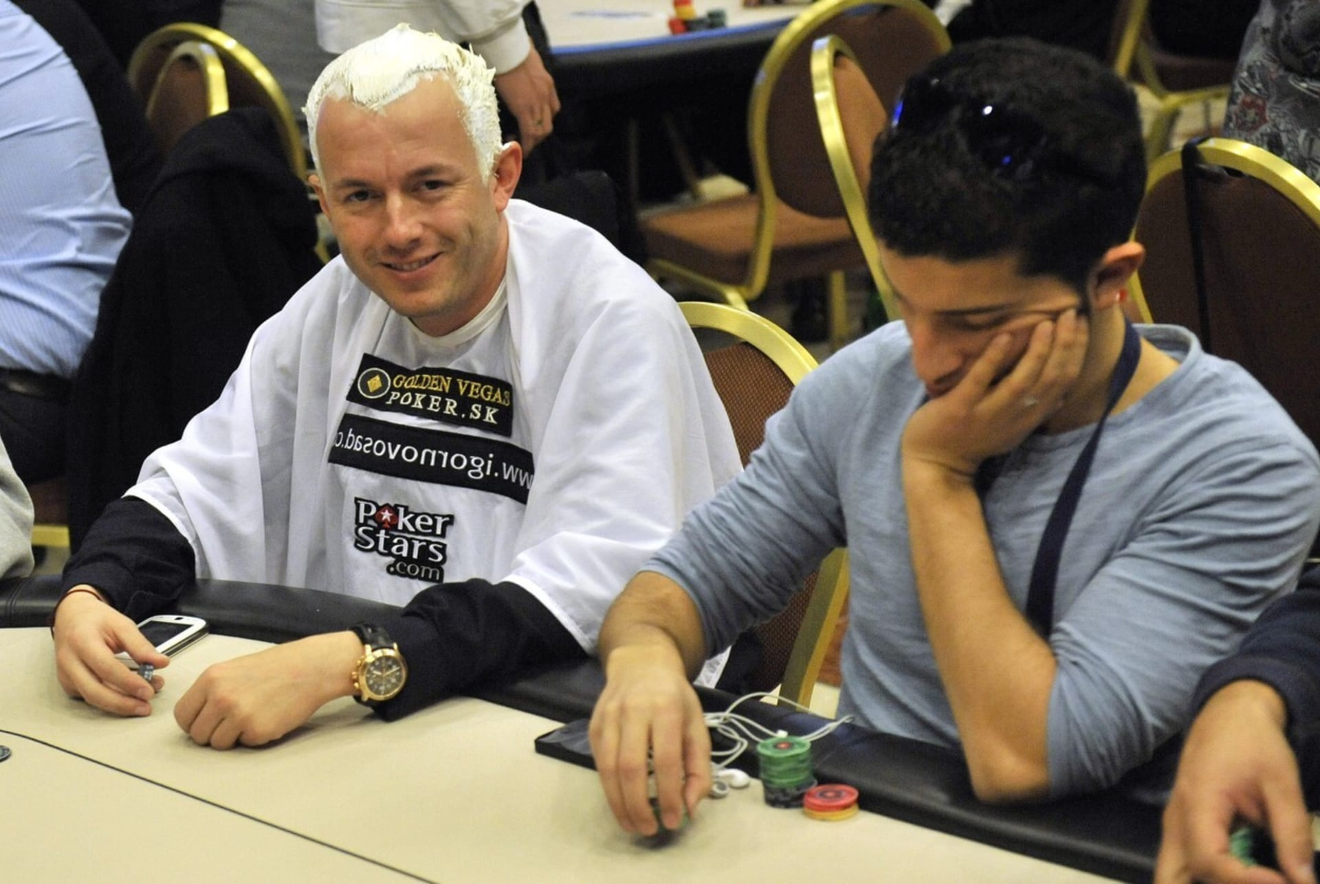 Dag Palovič (vlevo) během pokerového turnaje