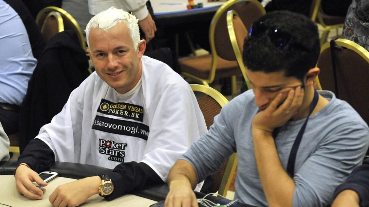Dag Palovič (vlevo) během pokerového turnaje