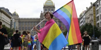 Průvod Prague Pride prošel Prahou. Po pauze se ho zúčastnilo kolem 60 tisíc lidí