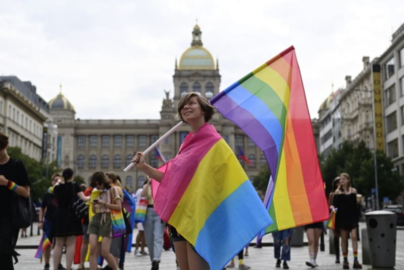 Průvod festivalu Prague Pride v roce 2022
