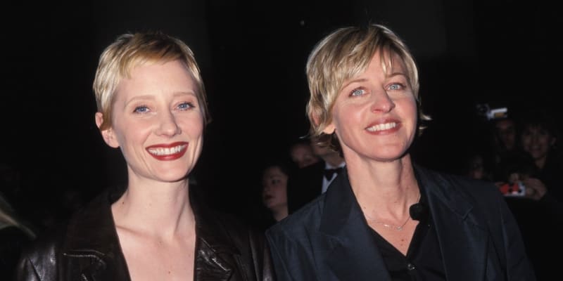 V letech 1997–2000 žila Anne Hecheová se svojí hereckou kolegyní a moderátorkou Ellen DeGeneresovou, později se provdala a pak i rozvedla.