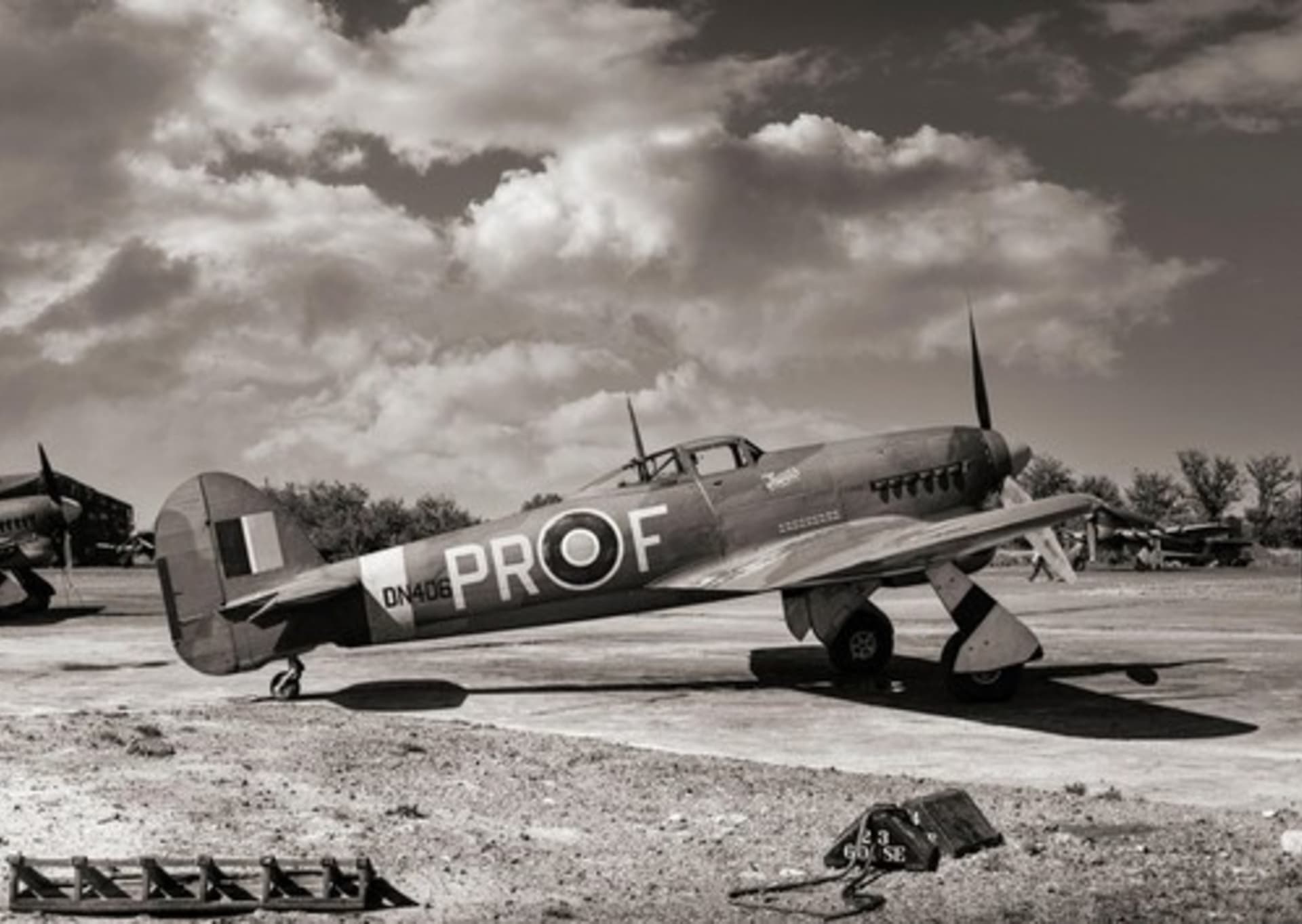 Hawker Typhoon Mark IB byl britský jednomístný stíhací bombardér, zamýšlený jako stíhací letoun pro střední a velké výšky, který měl nahradit letoun Hawker Hurricane, ale při jeho konstrukci se vyskytlo několik problémů. 