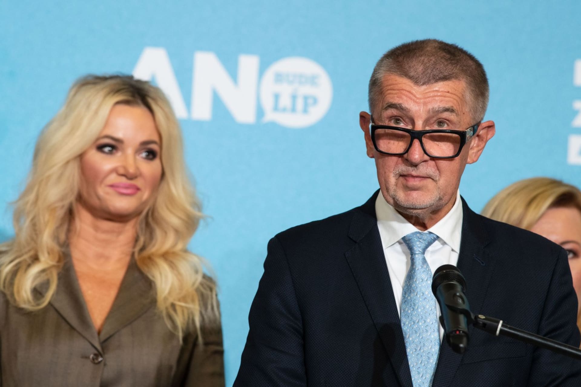 Monika Babišová a Andrej Babiš na tiskové konferenci