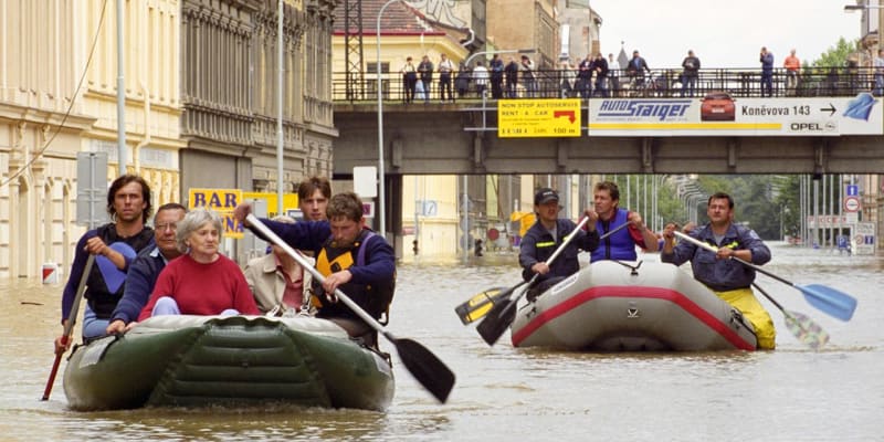 Povodně, které mezi 7.-18. srpnem 2002 postihly Českou republiku, byly jednou z největších přírodních katastrof moderní české historie