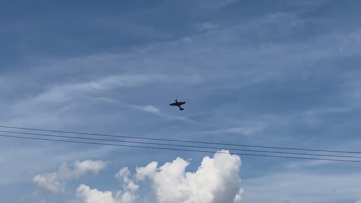 Poslední záběry padajícího letadla v Chebu