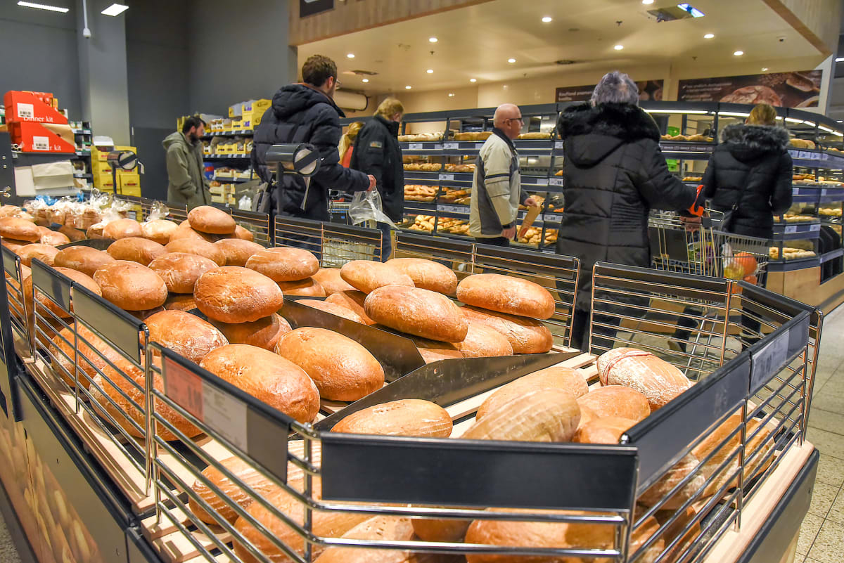 Chléb konzumní kmínový se prodává za 39,70 Kč za kilo. V lednu stál 30,34 Kč. 
