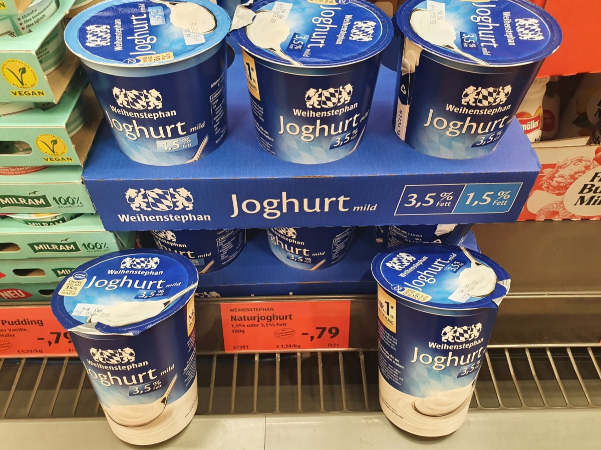 Cena jogurtu bílého netučného v průměru činí 11,12 Kč za 150 gramů. Po Novém roce dosahovala 9,91 Kč.