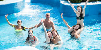 Vyhrajte zážitek ve víru vodních radovánek a odpočinku v Aquapalace Praha s celou rodinou