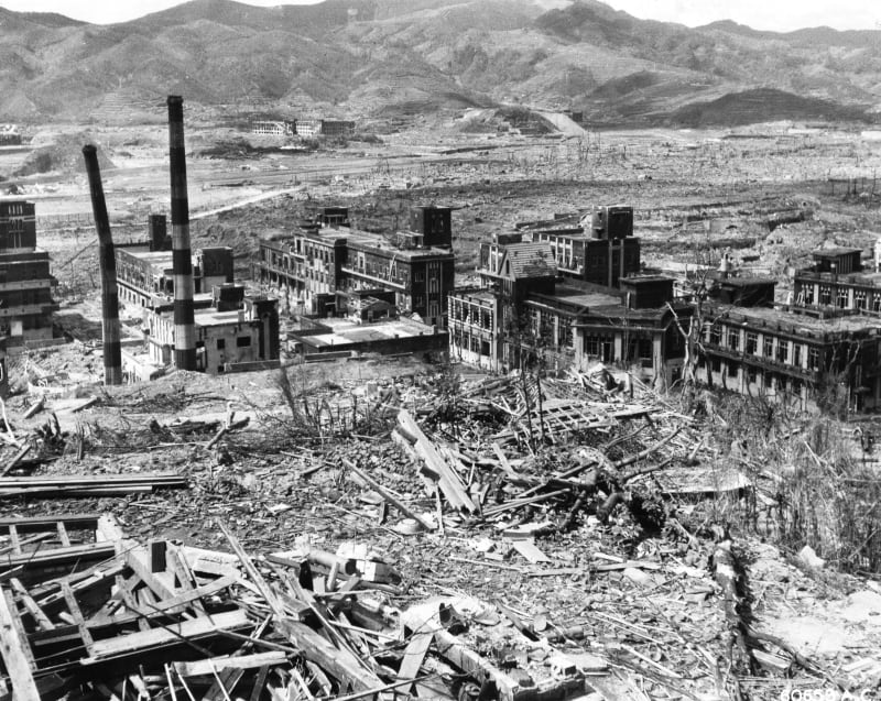 Město Nagasaki po výbuchu atomové bomby v roce 1945.