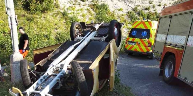 Hned dvě víkendové nehody, které se odehrály v Královéhradeckém a Pardubickém kraji, měly jako společného jmenovatele autoveterána. 