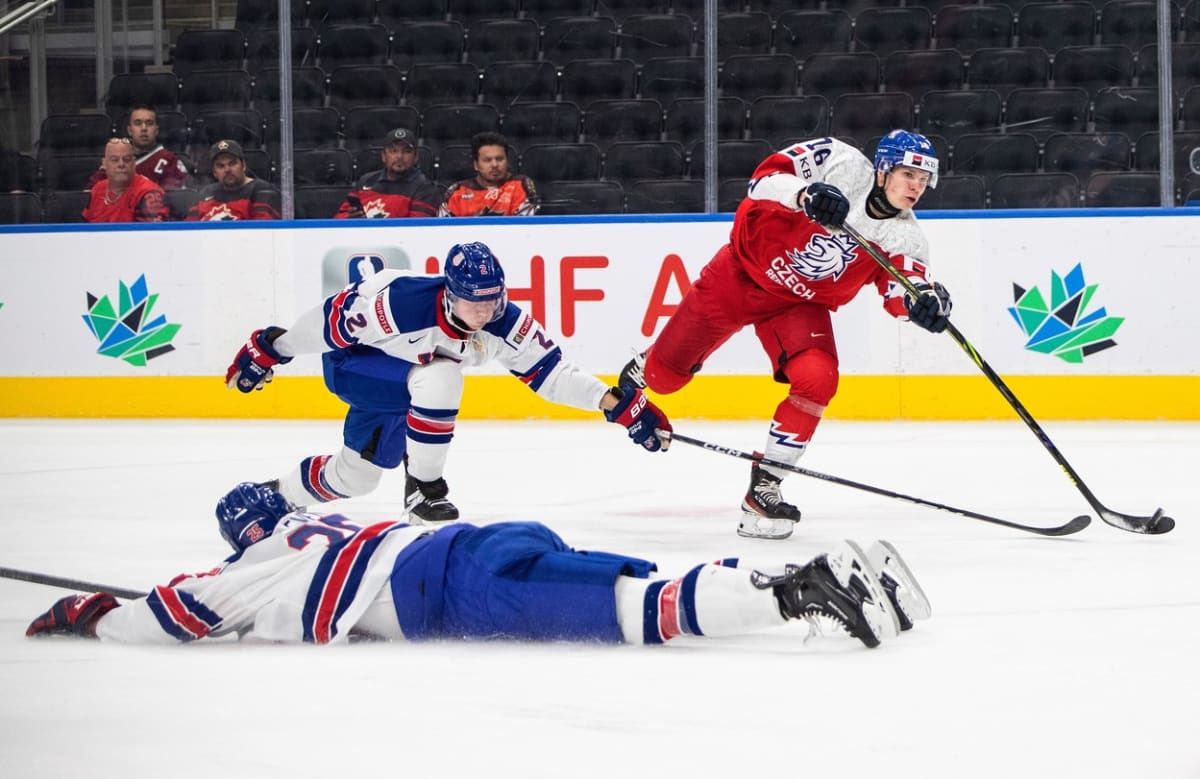 Čeští hokejisté do 20 let senzačně porazili ve čtvrtfinále MS favorizované USA.  