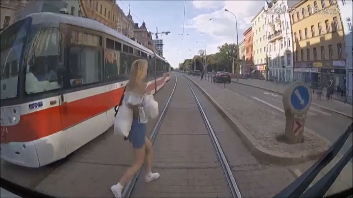 Žena v Brně vběhla přímo pod tramvaj
