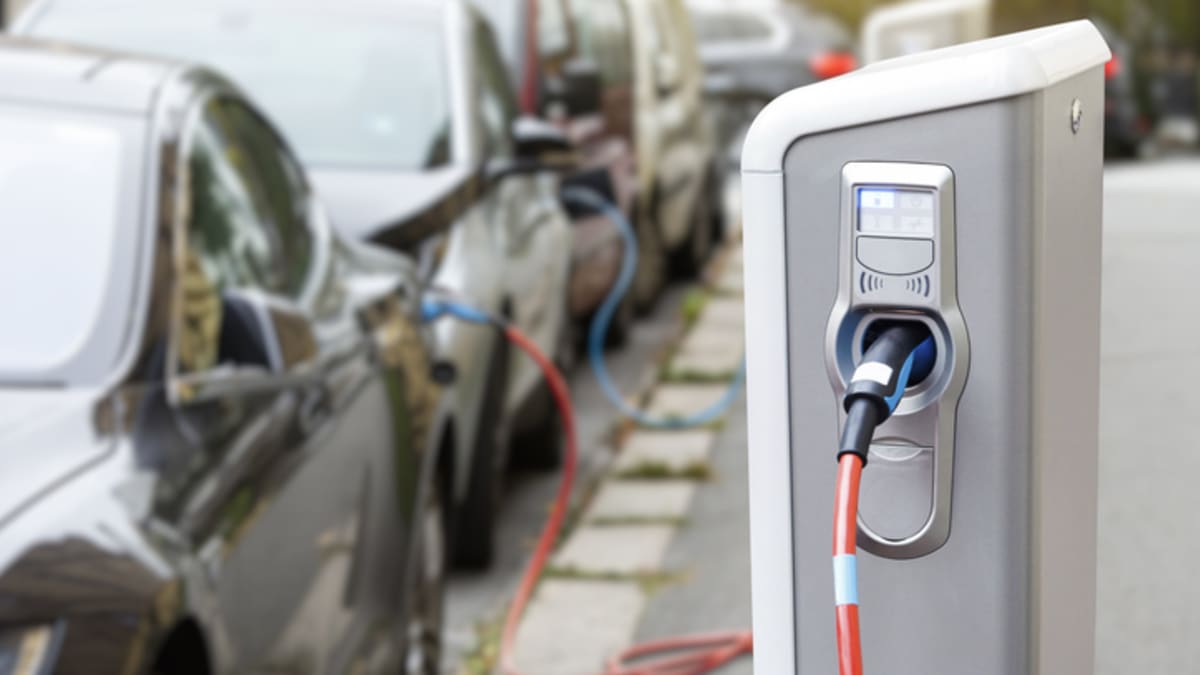 Podle nových pravidel bude muset být už v roce 2026 nejméně 35 procent z celkového počtu prodaných vozidel na elektrický nebo vodíkový pohon.