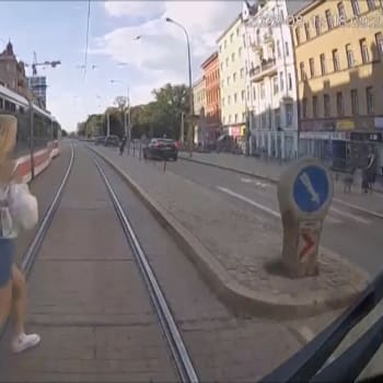 Žena v Brně vběhla přímo pod tramvaj