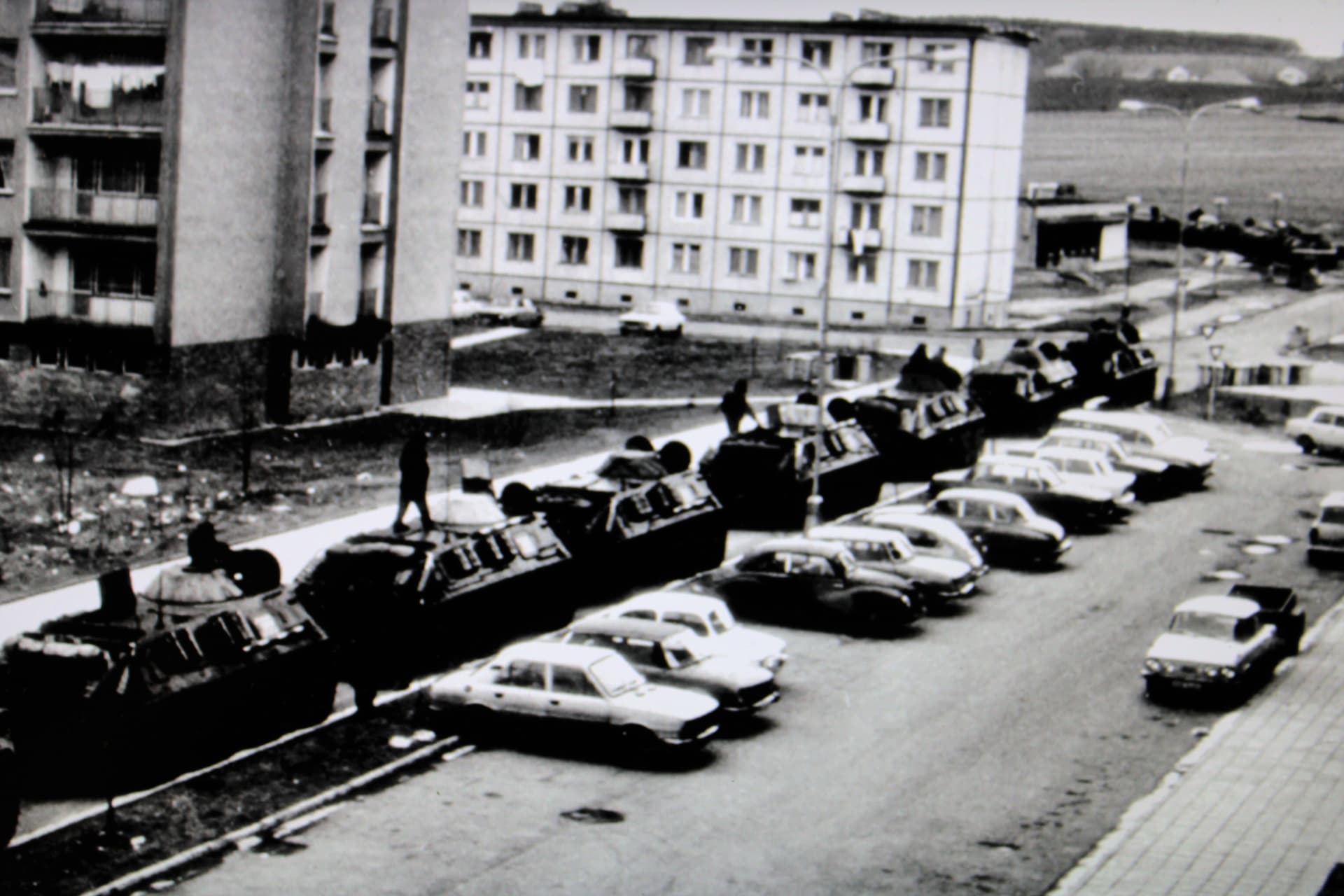 Sovětské transportéry ve Vysokém Mýtě