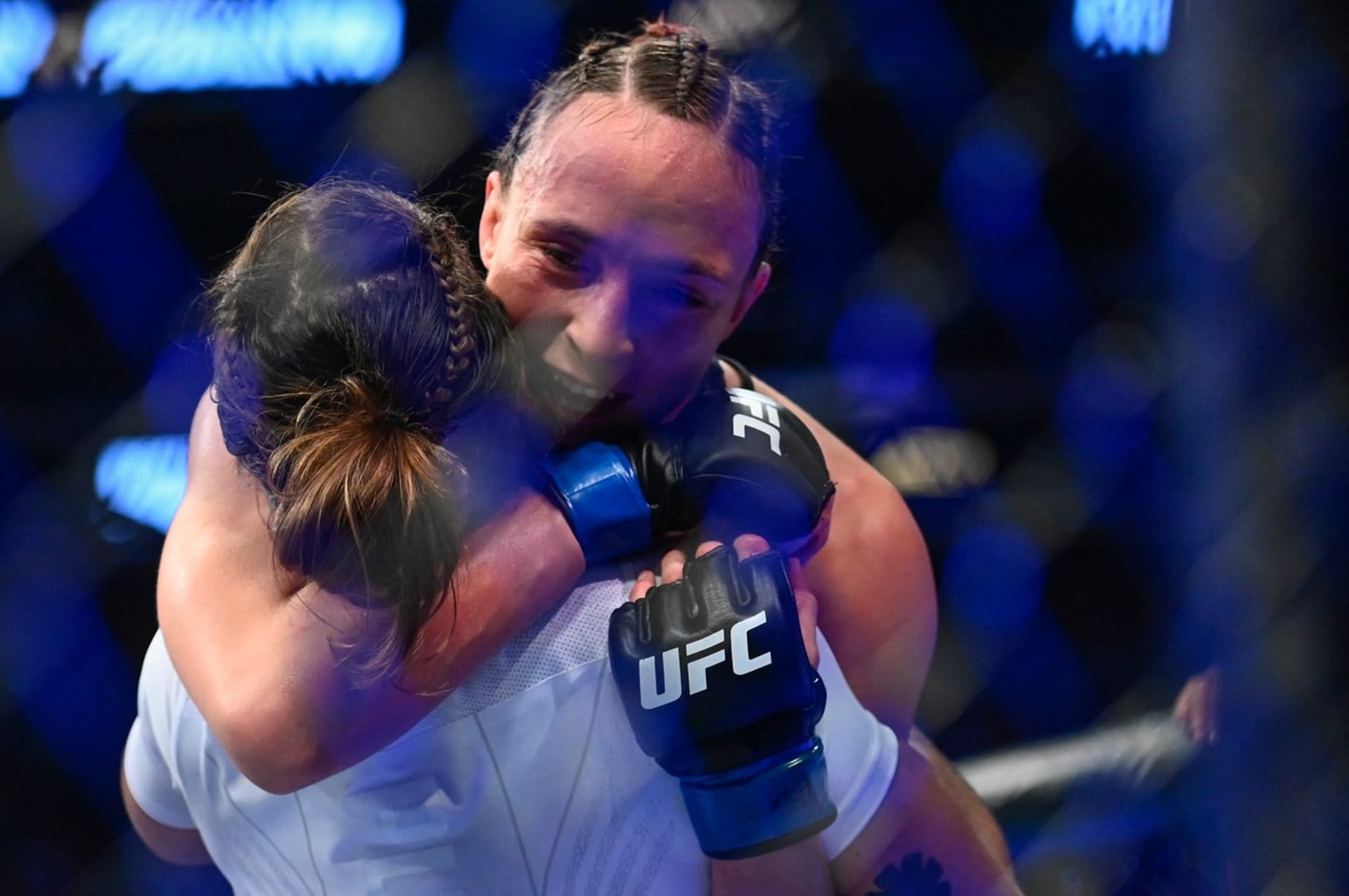 Lucie Pudilová návrat do UFC oslavila výhrou.