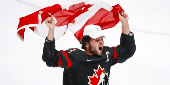 Kanaďané se vrátili na trůn. Junioři porazili ve finále MS hokejisty Finska v prodloužení