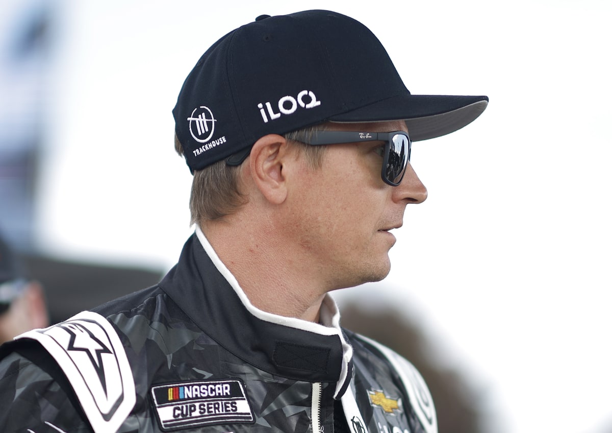 Kimi Räikkönen se po necelém roce vrátil k závodění.
