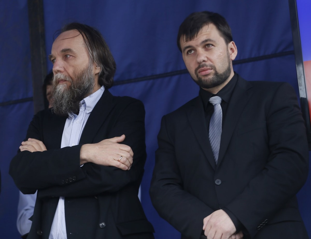 Alexander Dugin s lídrem doněckých separatistů Denisem Pušilinem v roce 2014.