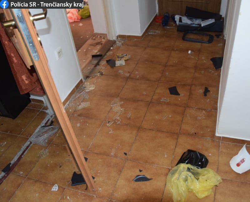 Manželský pár byl napaden ve vlastním domě.
