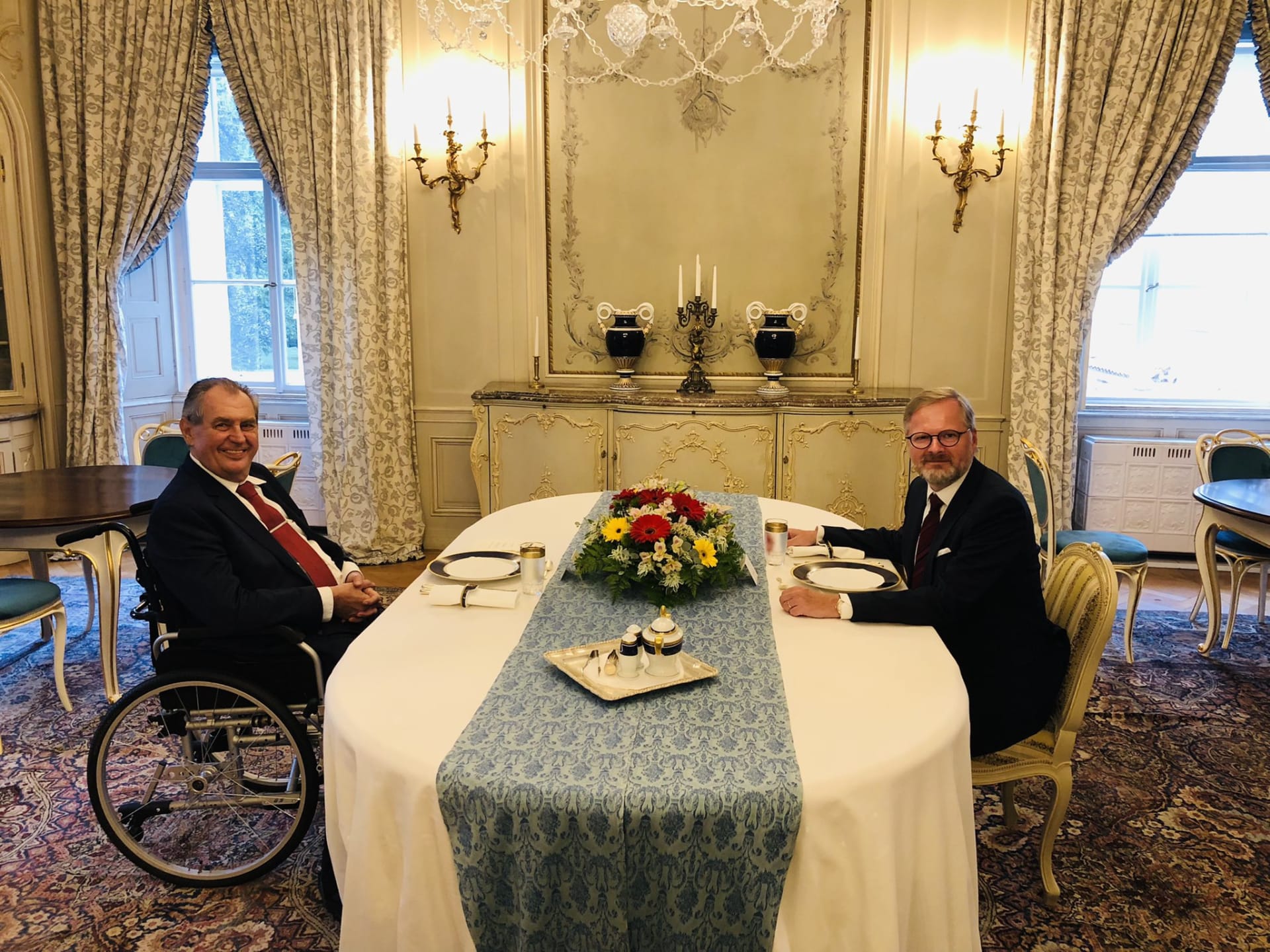 Miloš Zeman a Petr Fiala (ODS) během srpnového setkání v Lánech
