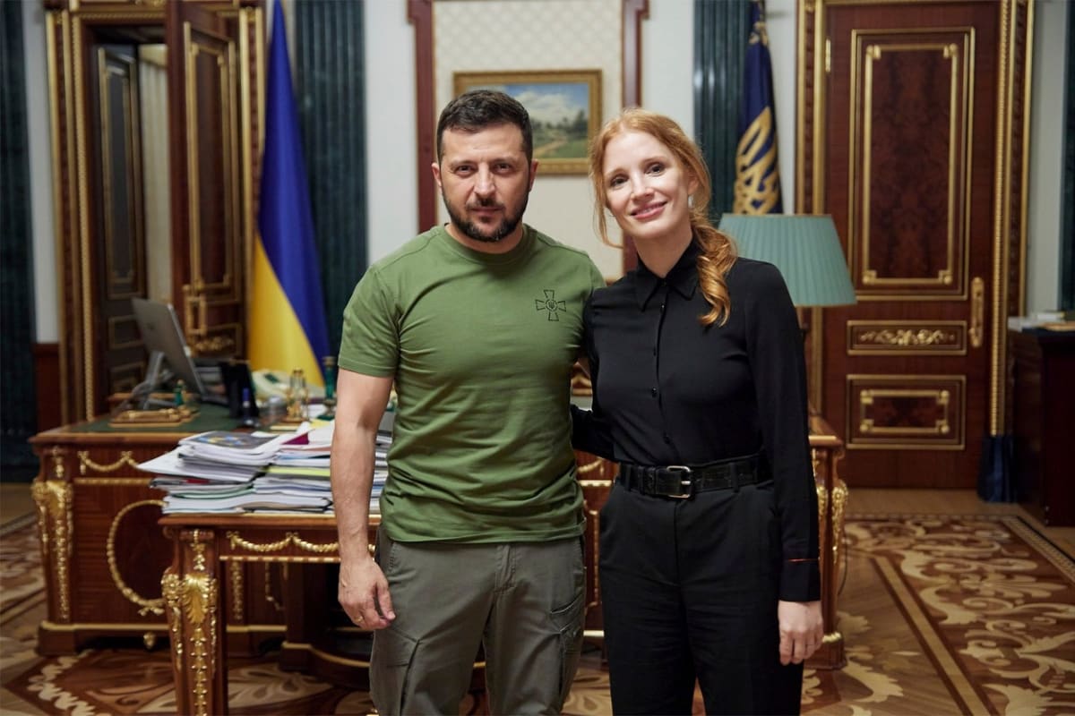 Do Kyjeva za prezidentem Volodymyrem Zelenským přijela i americká herečka Jessica Chastainová.