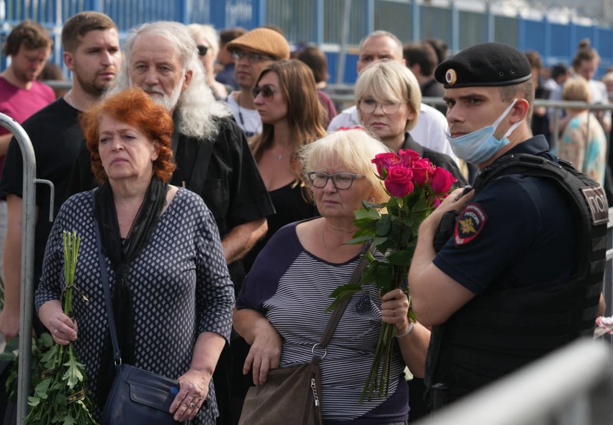 Pohřeb Darji Duginové se uskutečnil v prostorách moskevského televizního studia Ostankino.