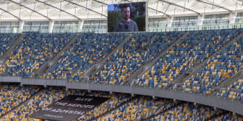Fotbal za zvuků sirén a jen s kryty. Ukrajina oživuje ligu, platí speciální pravidla
