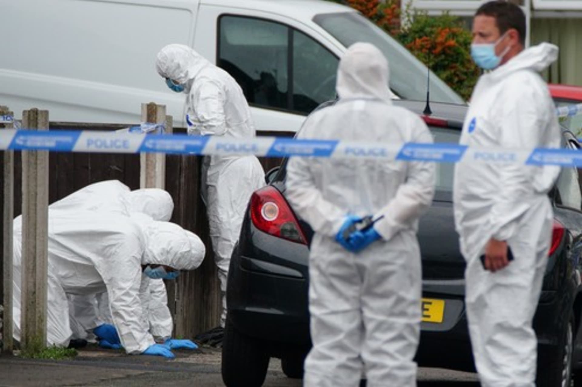 Velká Británie je v šoku ze smrti 9leté holčičky, kterou v liverpoolském domě zabil neznámý střelec.