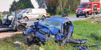 Tragická nehoda na jihu Čech: Auto v protisměru a tři mrtví. Policie teď ukázala na viníka