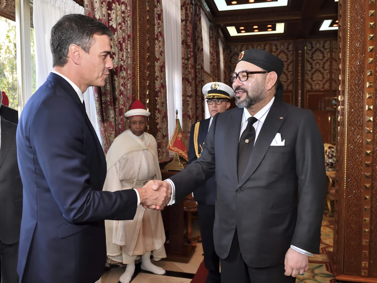Marocký král Mohamed VI. (vpravo) společně se španělským premiérem Pedrem Sánchezem