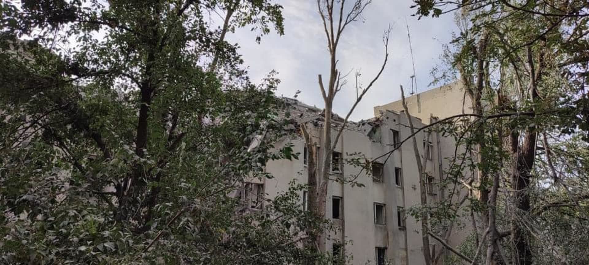 Trosky zničeného hotelu, v němž si Rusové v Kadijivce měli zřídit velící středisko.