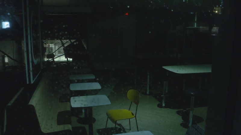 V liberecké provozovně McDonalds se propadl strop.