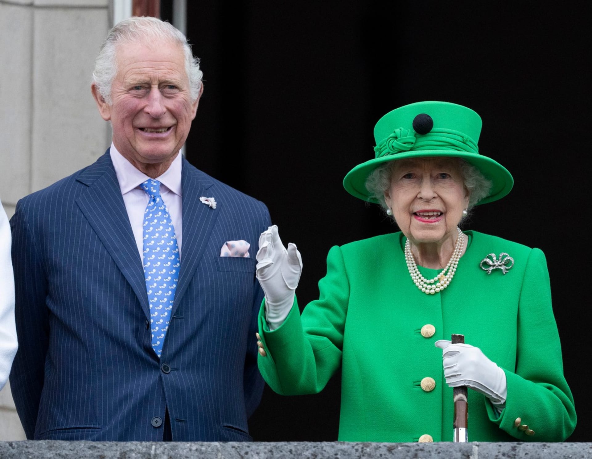 Korunní princ Charles a královna Alžběta II. (červen 2022)