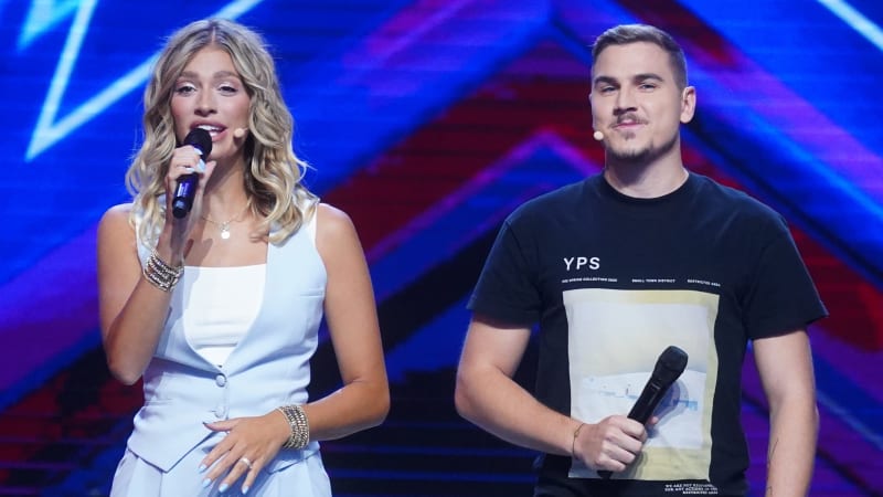 Jasmina Alagič Vrbovská a David Gránský jako moderátoři show Česko Slovensko má talent. 