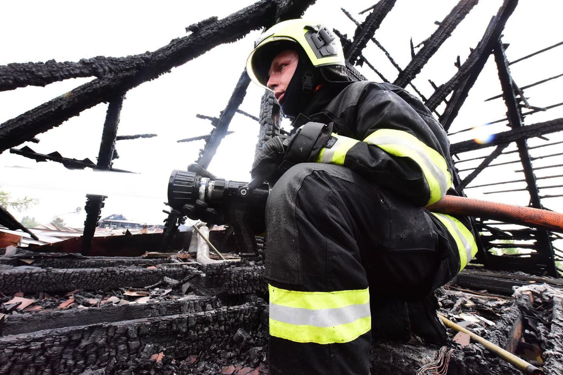 Následky požáru v pražské ÚVN