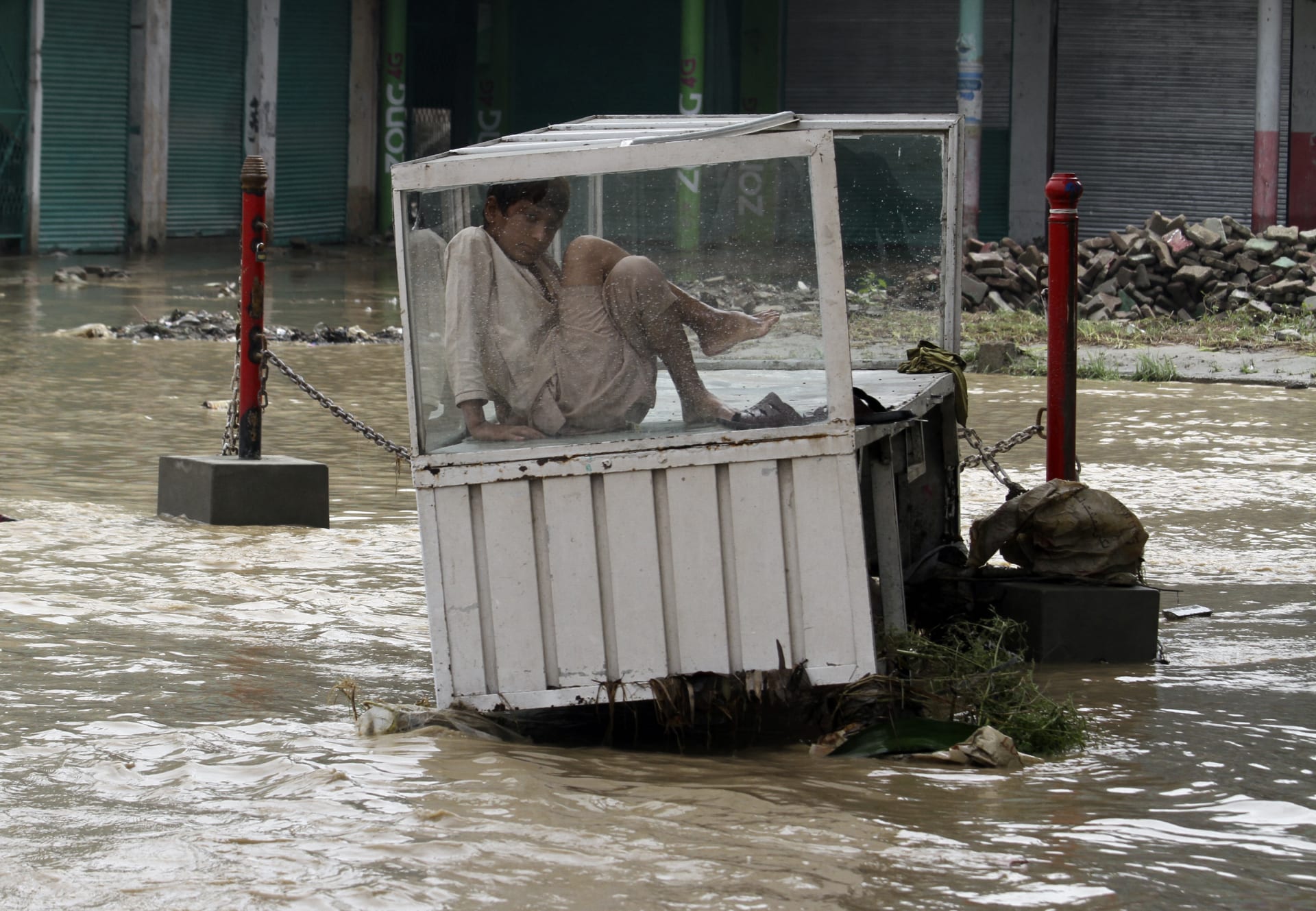 Záplavy způsobené monzunovými dešti si v Pákistánu vyžádaly od půlky června více než 1 000 obětí. 
