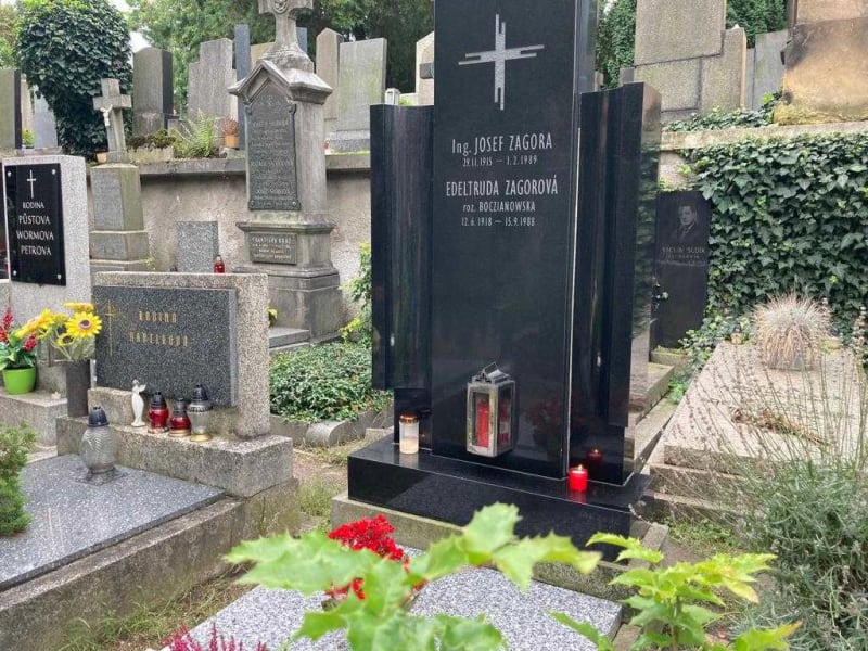 Podle informací CNN Prima NEWS bude zpěvačka Hana Zagorová pohřbena v rodinné hrobce na Vyšehradském „Slavíně“. 